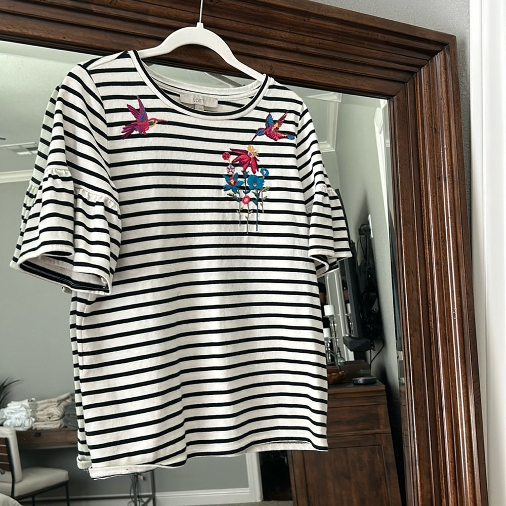 LOFT sweater with embroidery detail, like new condition, size small